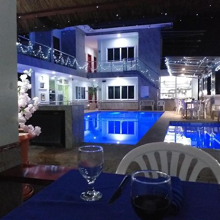 Ocean Breeze Resort Toledo Bagian luar foto