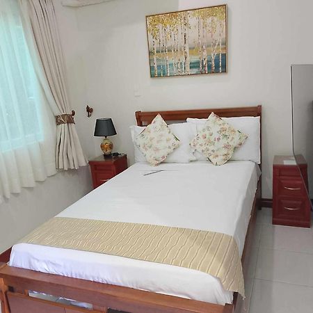 Ocean Breeze Resort Toledo Bagian luar foto