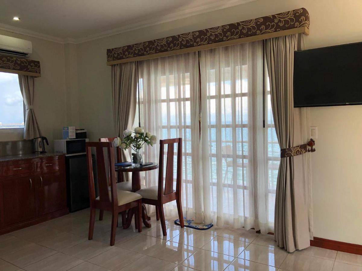 Ocean Breeze Resort Toledo Bagian luar foto