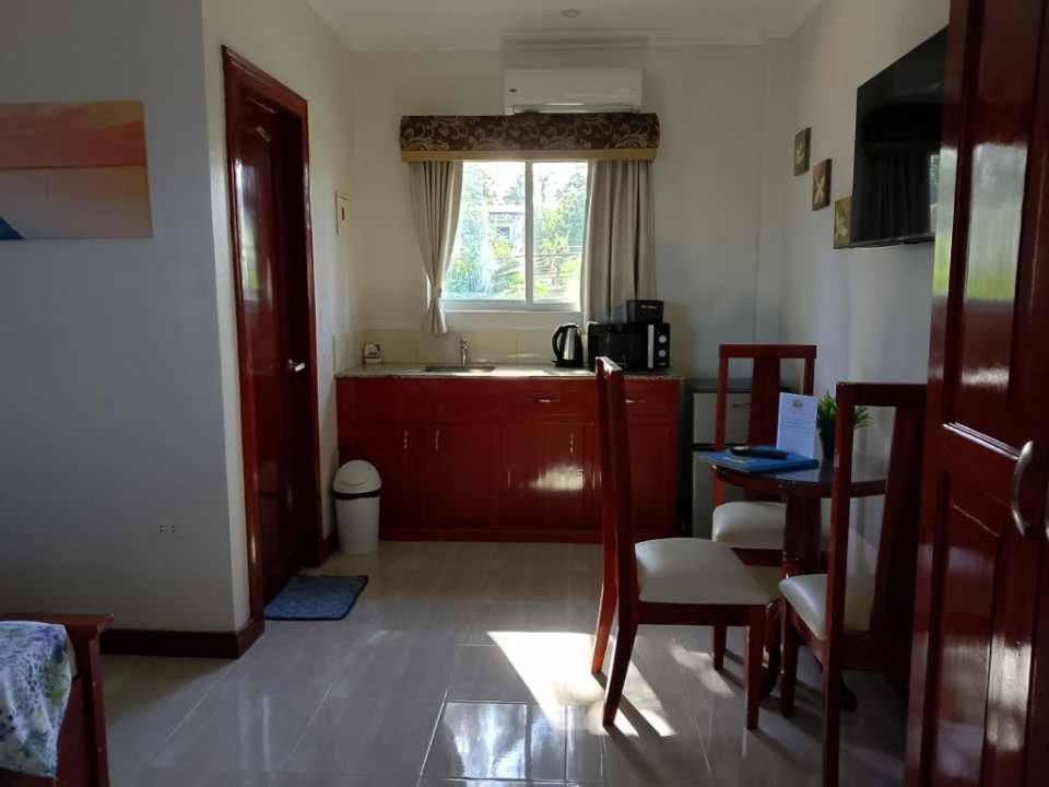 Ocean Breeze Resort Toledo Bagian luar foto