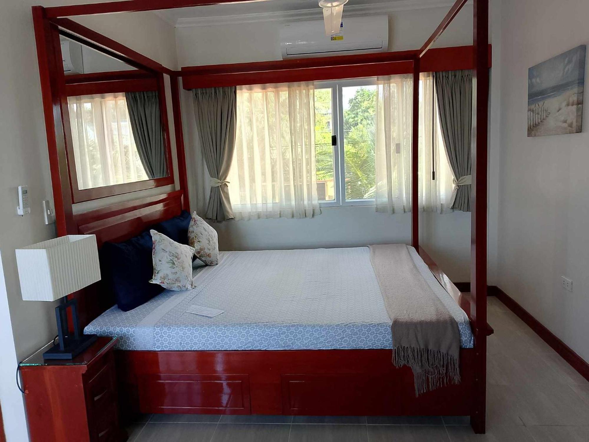 Ocean Breeze Resort Toledo Bagian luar foto