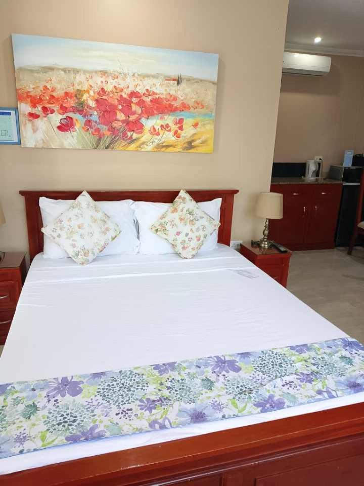 Ocean Breeze Resort Toledo Bagian luar foto