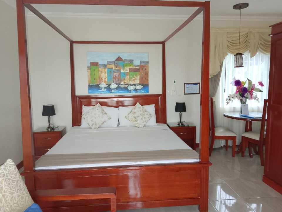 Ocean Breeze Resort Toledo Bagian luar foto